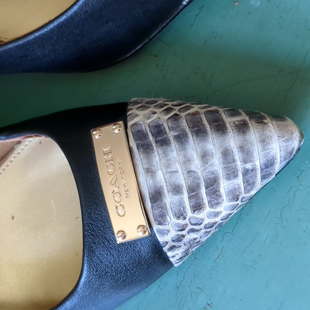 Coach Zan Two Tone Black/ Snake Skin heels Size 9 - Picture 2 of 16